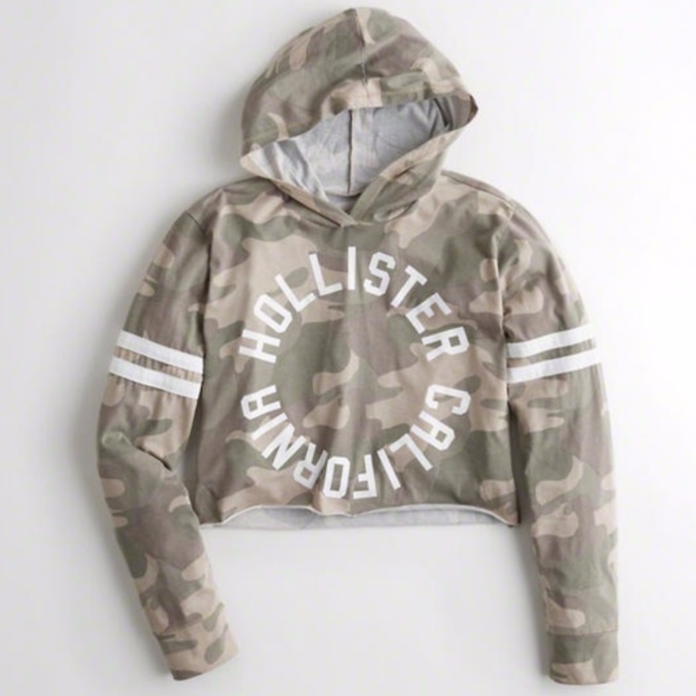 Hollister Crop Top | Camo Hooded Graphic Crop Top